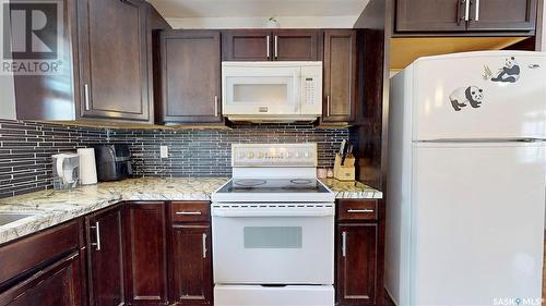 6006 1St Avenue N, Regina, SK - Indoor Photo Showing Kitchen