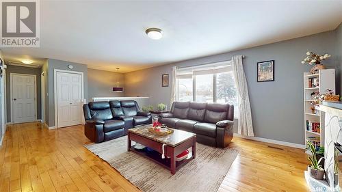 6006 1St Avenue N, Regina, SK - Indoor Photo Showing Living Room