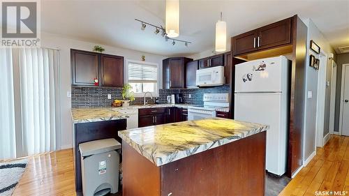 6006 1St Avenue N, Regina, SK - Indoor Photo Showing Kitchen