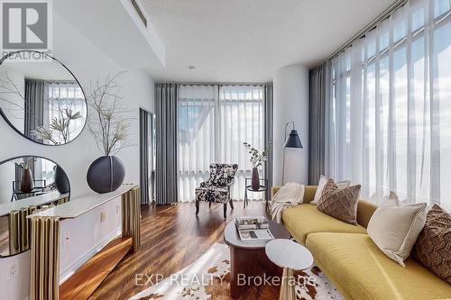 3203 - 38 Grenville Street, Toronto, ON - Indoor Photo Showing Living Room