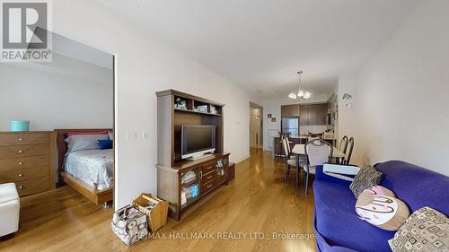 414 - 438 King Street W, Toronto, ON - Indoor Photo Showing Living Room