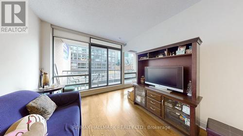 414 - 438 King Street W, Toronto, ON - Indoor Photo Showing Living Room