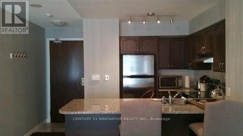 916 - 35 Hollywood Avenue, Toronto, ON - Indoor Photo Showing Kitchen