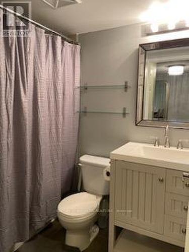 916 - 35 Hollywood Avenue, Toronto, ON - Indoor Photo Showing Bathroom