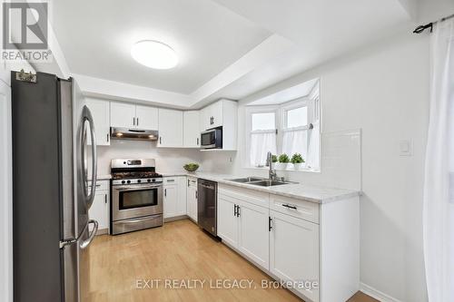 1586 Heathside Crescent, Pickering, ON - Indoor Photo Showing Kitchen With Stainless Steel Kitchen With Double Sink