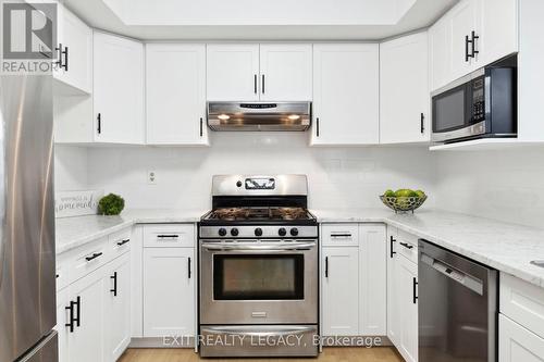 1586 Heathside Crescent, Pickering, ON - Indoor Photo Showing Kitchen With Stainless Steel Kitchen