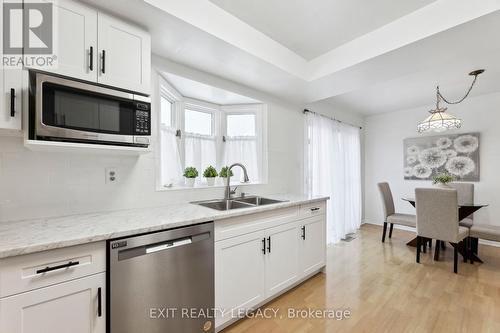 1586 Heathside Crescent, Pickering, ON - Indoor Photo Showing Kitchen With Double Sink With Upgraded Kitchen