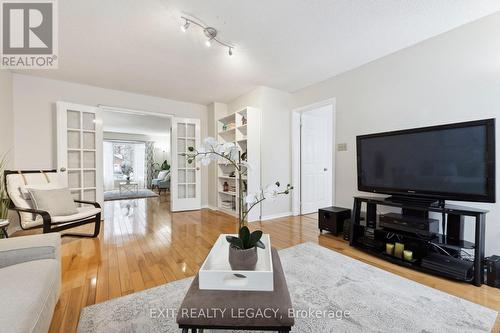 1586 Heathside Crescent, Pickering, ON - Indoor Photo Showing Living Room