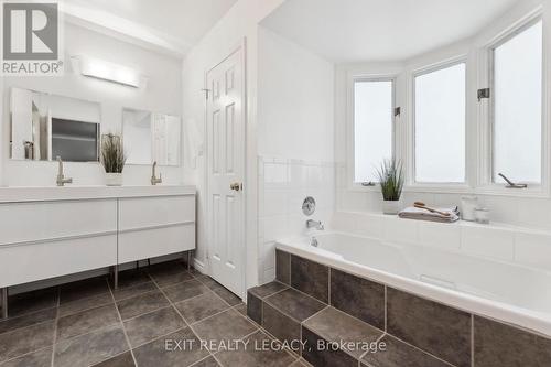 1586 Heathside Crescent, Pickering, ON - Indoor Photo Showing Bathroom