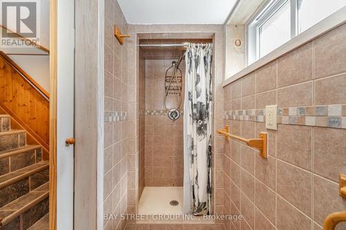 81 East 11Th Street, Hamilton, ON - Indoor Photo Showing Bathroom