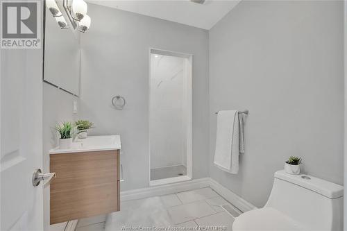 3443 Wyandotte Street East, Windsor, ON - Indoor Photo Showing Bathroom