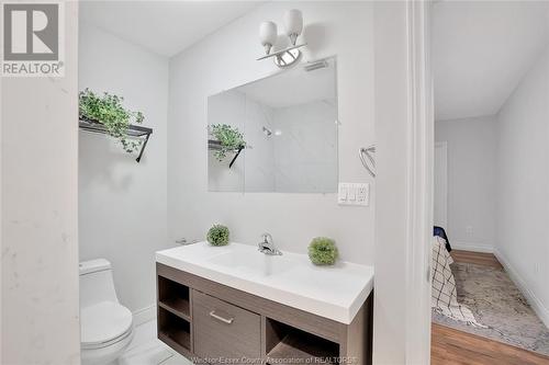 3443 Wyandotte Street East, Windsor, ON - Indoor Photo Showing Bathroom