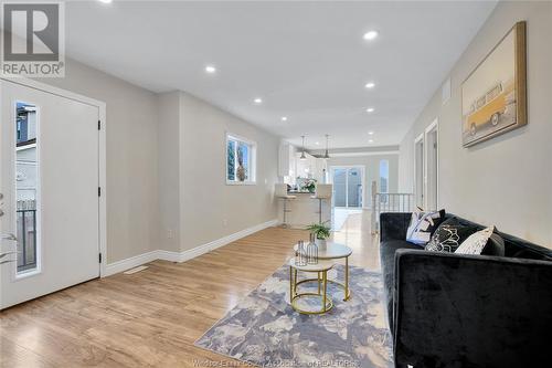 3443 Wyandotte Street East, Windsor, ON - Indoor Photo Showing Living Room