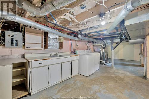 3443 Wyandotte Street East, Windsor, ON - Indoor Photo Showing Laundry Room