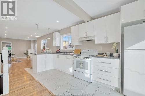 3443 Wyandotte Street East, Windsor, ON - Indoor Photo Showing Kitchen