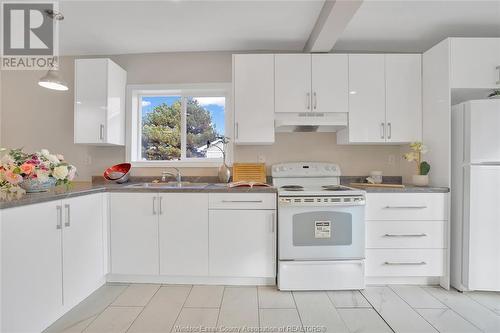 3443 Wyandotte Street East, Windsor, ON - Indoor Photo Showing Kitchen