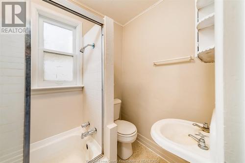 220 Talbot Street West, Blenheim, ON - Indoor Photo Showing Bathroom