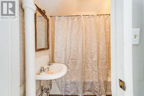 220 Talbot Street West, Blenheim, ON - Indoor Photo Showing Bathroom