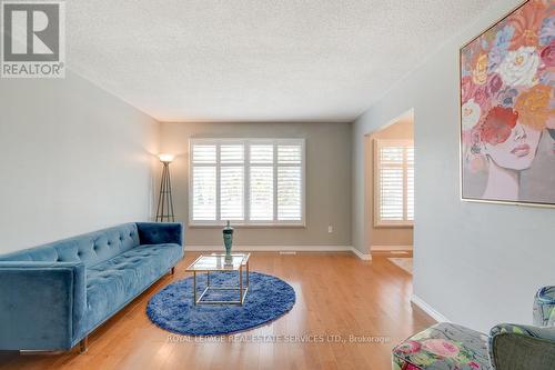 47 Westfield Drive, St. Catharines, ON - Indoor Photo Showing Living Room