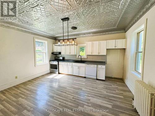 180 Carroll Street, Guelph/Eramosa, ON - Indoor Photo Showing Kitchen