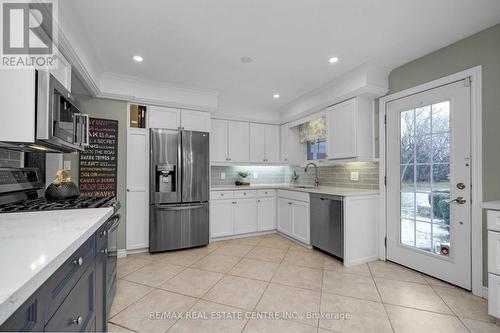 23 Woolen Mill Lane, Erin, ON - Indoor Photo Showing Kitchen