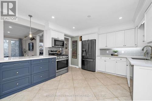 23 Woolen Mill Lane, Erin, ON - Indoor Photo Showing Kitchen With Upgraded Kitchen