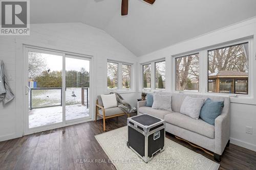 23 Woolen Mill Lane, Erin, ON - Indoor Photo Showing Living Room