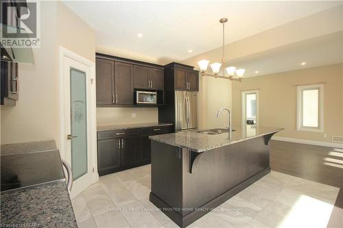 Upper - 2779 Oriole Drive, London, ON - Indoor Photo Showing Kitchen With Double Sink With Upgraded Kitchen