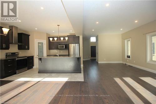 Upper - 2779 Oriole Drive, London, ON - Indoor Photo Showing Kitchen With Upgraded Kitchen