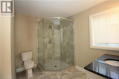 Upper - 2779 Oriole Drive, London, ON - Indoor Photo Showing Bathroom