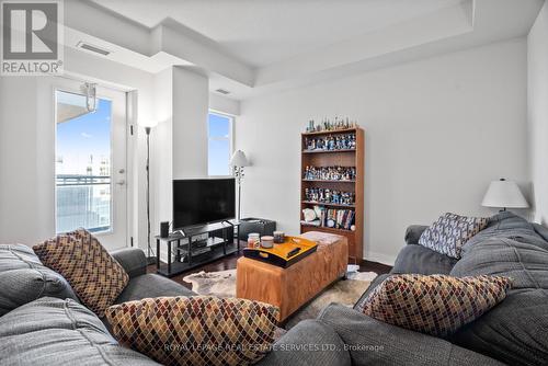 Lph10 - 100 Western Battery Road, Toronto, ON - Indoor Photo Showing Living Room