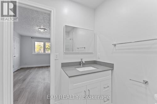 95 Conant Street, Oshawa, ON - Indoor Photo Showing Bathroom