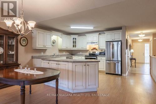 35 - 605 Welland Avenue, St. Catharines (444 - Carlton/Bunting), ON - Indoor Photo Showing Kitchen