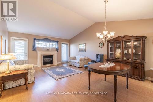 35 - 605 Welland Avenue, St. Catharines (444 - Carlton/Bunting), ON - Indoor Photo Showing Living Room With Fireplace