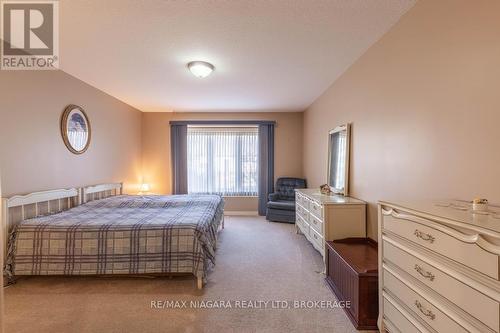 35 - 605 Welland Avenue, St. Catharines (444 - Carlton/Bunting), ON - Indoor Photo Showing Bedroom