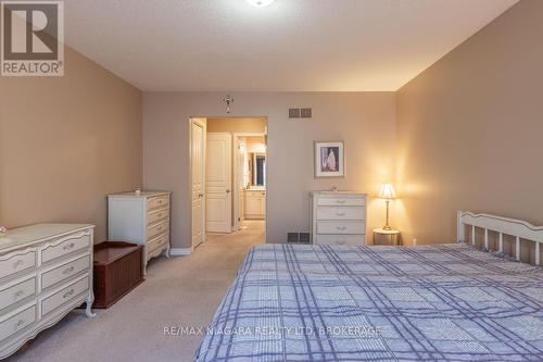 35 - 605 Welland Avenue, St. Catharines (444 - Carlton/Bunting), ON - Indoor Photo Showing Bedroom