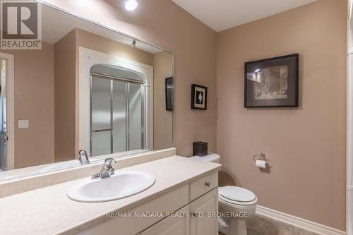 35 - 605 Welland Avenue, St. Catharines (444 - Carlton/Bunting), ON - Indoor Photo Showing Bathroom