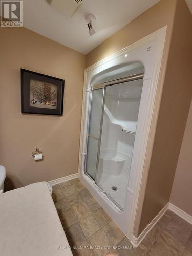 35 - 605 Welland Avenue, St. Catharines (444 - Carlton/Bunting), ON - Indoor Photo Showing Bathroom