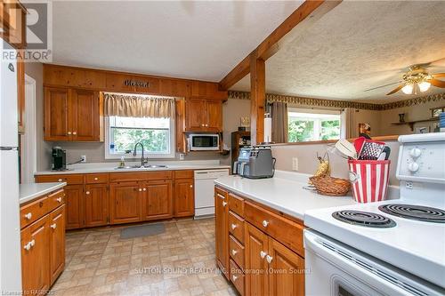 119888 Side Road 315, Georgian Bluffs, ON - Indoor Photo Showing Kitchen With Double Sink