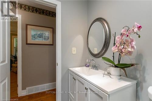 119888 Side Road 315, Georgian Bluffs, ON - Indoor Photo Showing Bathroom