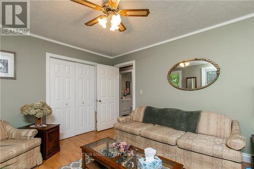 119888 Side Road 315, Georgian Bluffs, ON - Indoor Photo Showing Living Room