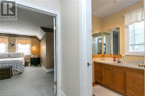 119888 Side Road 315, Georgian Bluffs, ON - Indoor Photo Showing Bathroom