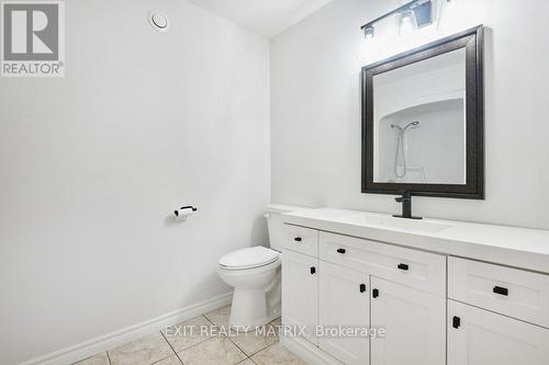 7 Bridge Street, North Stormont, ON - Indoor Photo Showing Bathroom