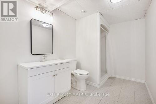 7 Bridge Street, North Stormont, ON - Indoor Photo Showing Bathroom