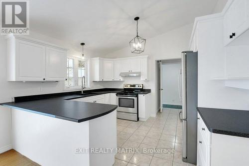 7 Bridge Street, North Stormont, ON - Indoor Photo Showing Kitchen