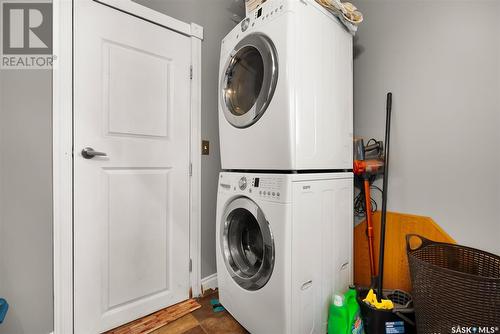 1528 Victoria Avenue, Regina, SK - Indoor Photo Showing Laundry Room