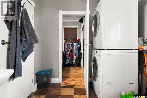 1528 Victoria Avenue, Regina, SK - Indoor Photo Showing Laundry Room