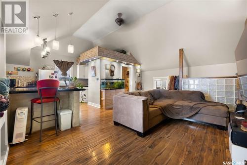 1528 Victoria Avenue, Regina, SK - Indoor Photo Showing Living Room