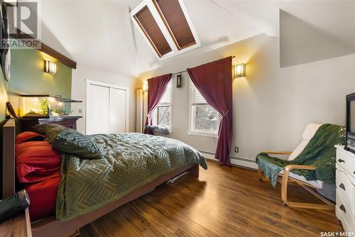 1528 Victoria Avenue, Regina, SK - Indoor Photo Showing Bedroom