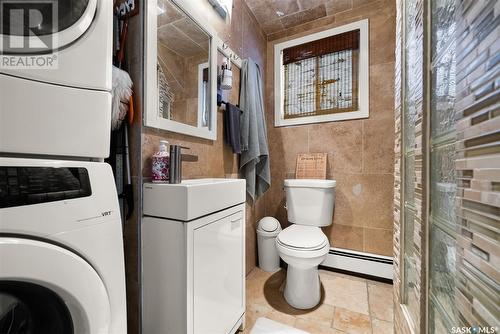 1528 Victoria Avenue, Regina, SK - Indoor Photo Showing Laundry Room